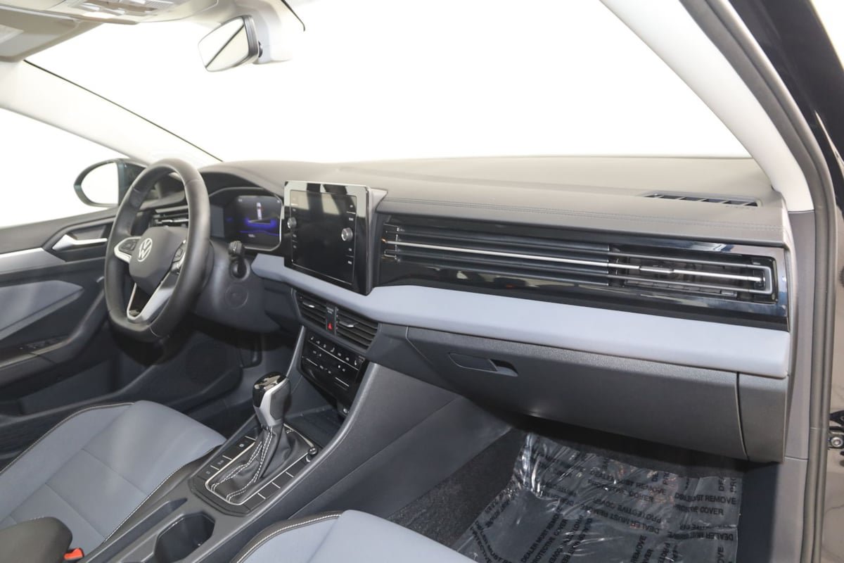 Used 2025 Volkswagen Jetta SE w/ Sunroof Package FWD image 41