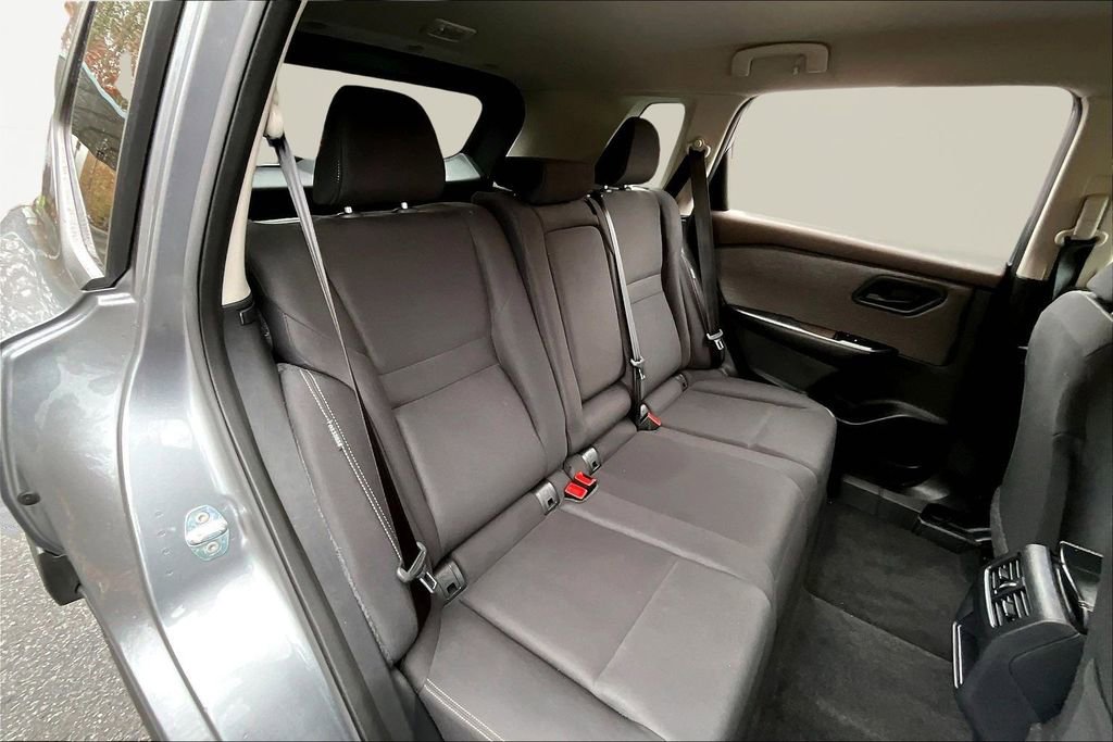 Used 2023 Nissan Rogue S image 19