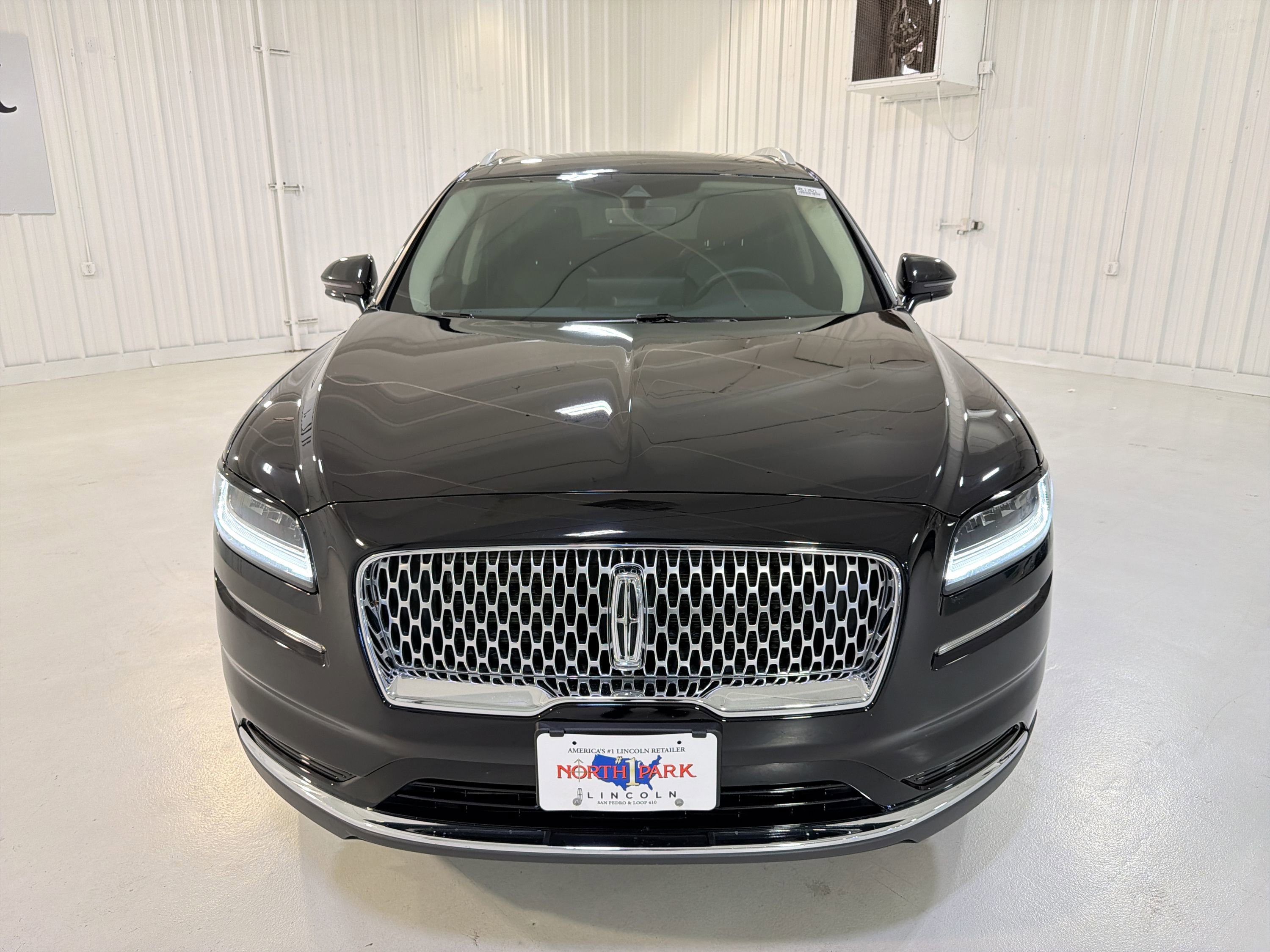 Used 2023 Lincoln Nautilus FWD w/ Premium Package image 31