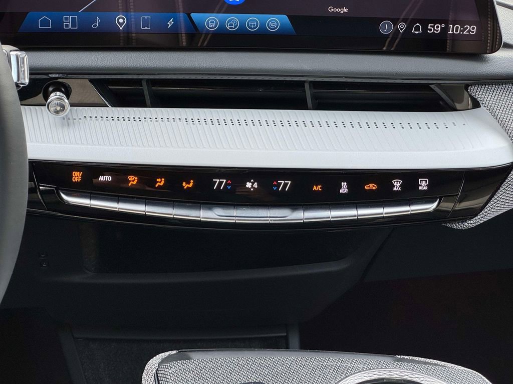 Used 2025 Cadillac Optiq Luxury 2 w/ LPO, Floor Liner Package AWD/4WD image 29