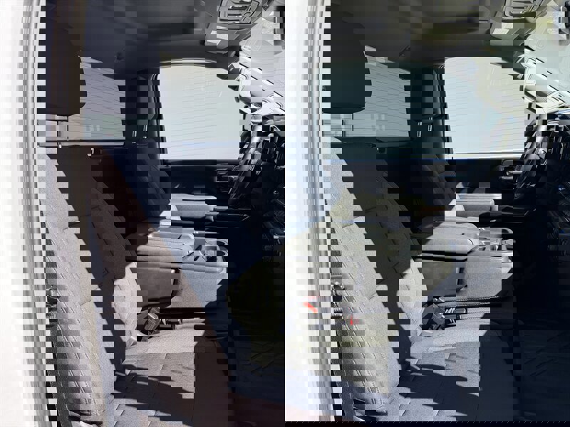 Used 2024 Chevrolet Silverado 2500 LT w/ Convenience Package image 28