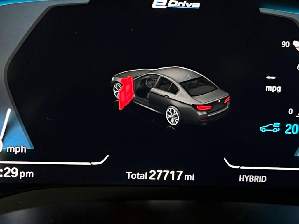 Used 2023 BMW 530e w/ M Sport Package image 31