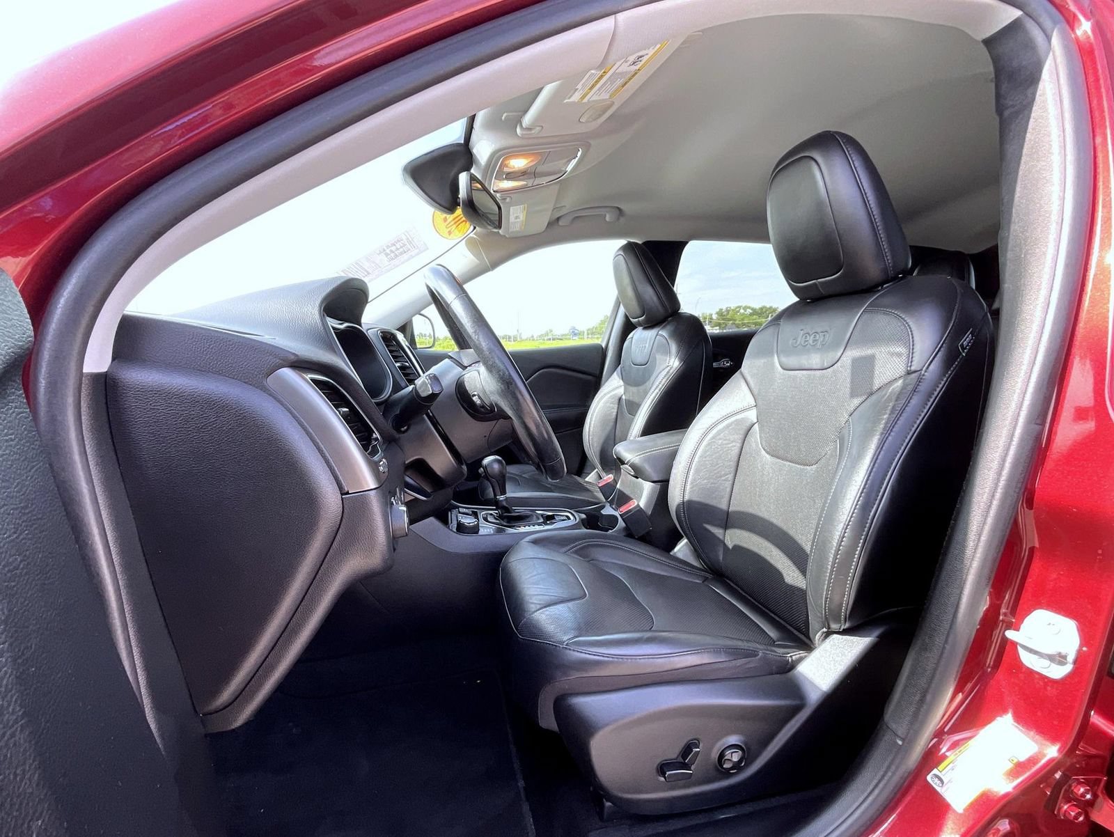 Used 2020 Jeep Cherokee Limited AWD/4WD image 10