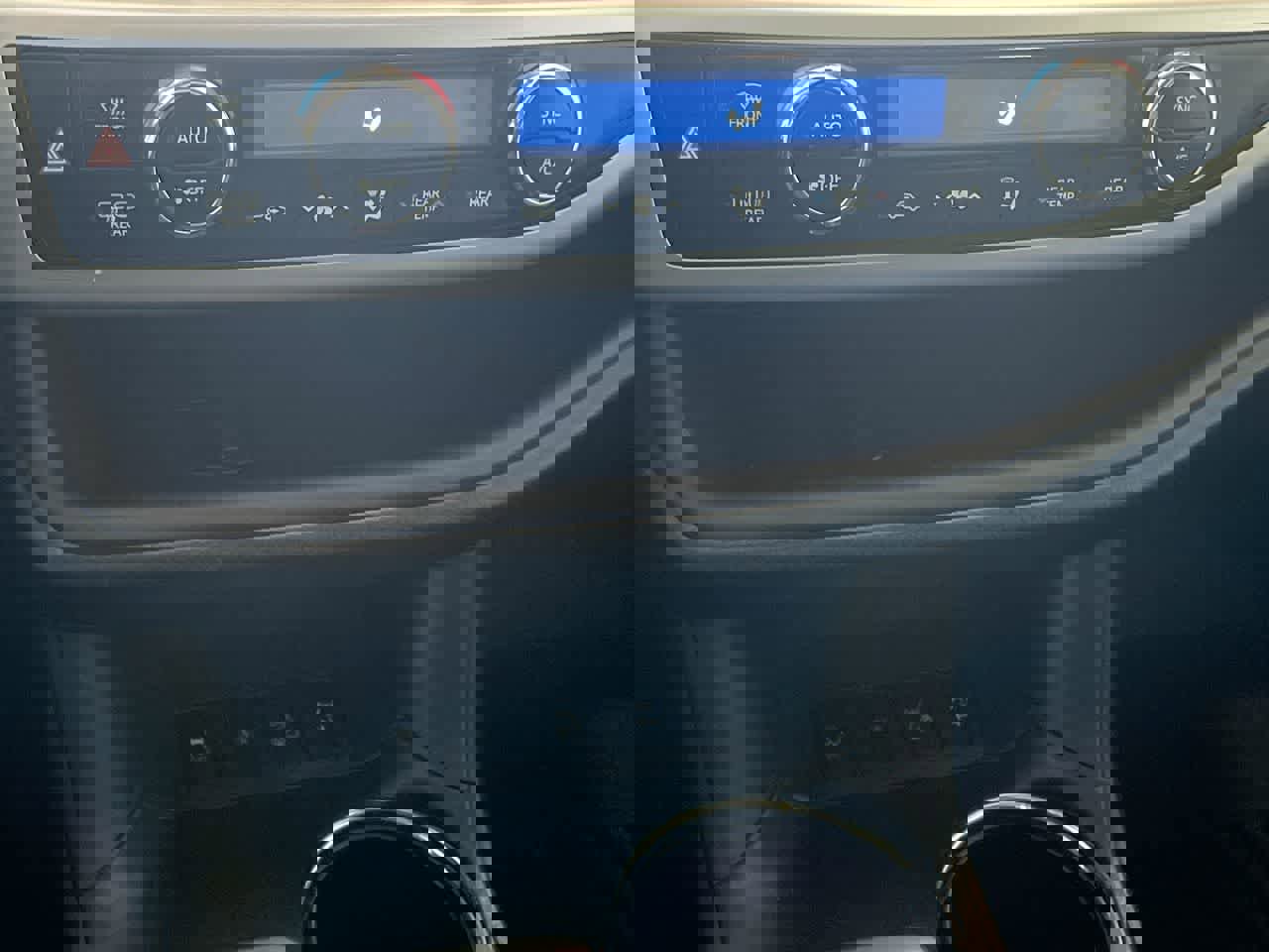 Used 2018 Toyota Highlander XLE image 19