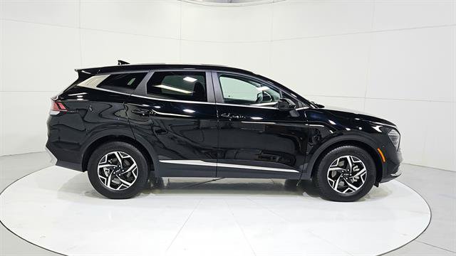 Used 2025 Kia Sportage LX FWD image 9