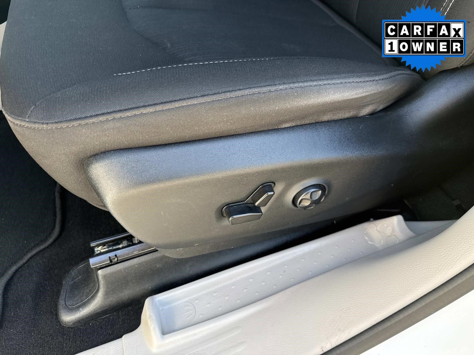 Used 2024 Chrysler Voyager LX image 21