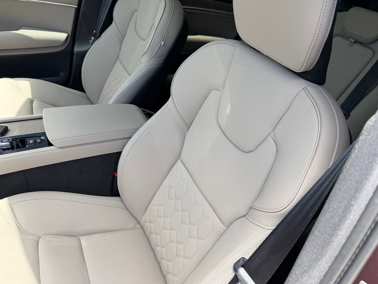 New 2026 Volvo XC90 B5 Plus w/ Protection Package Premier AWD/4WD image 19