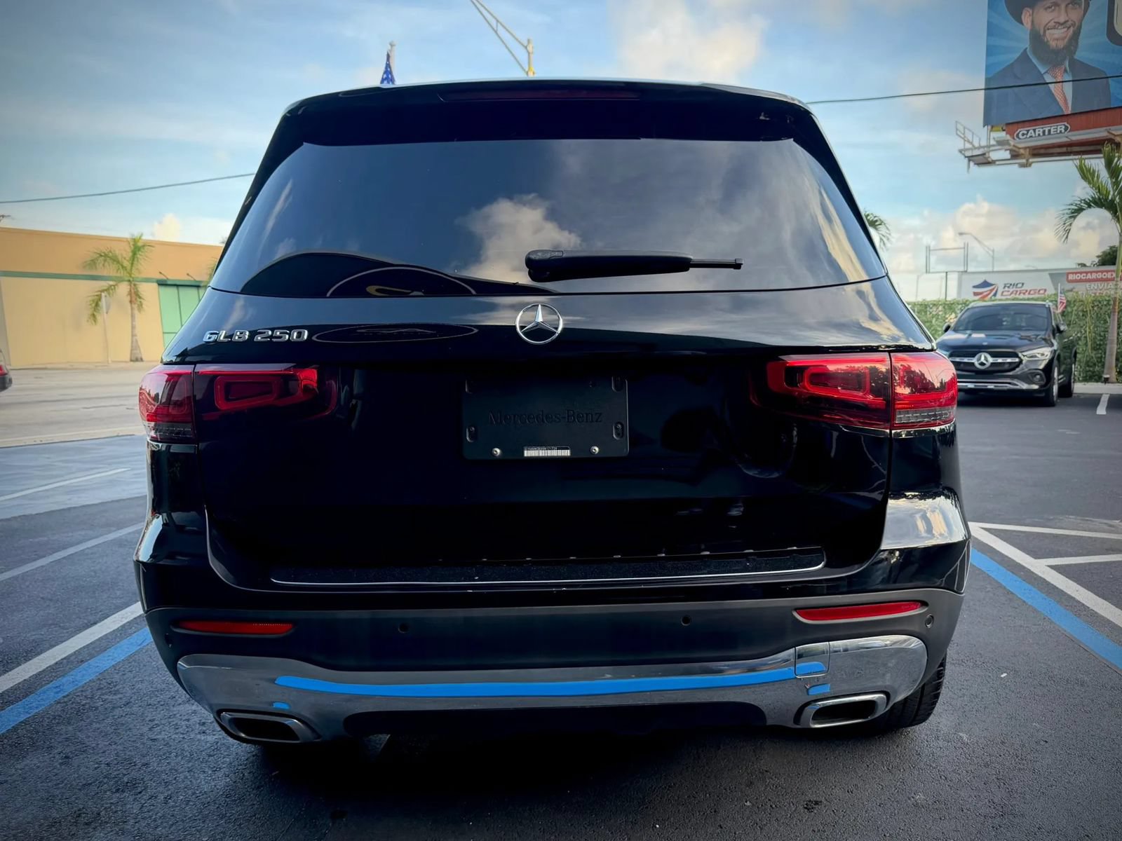 Used 2022 Mercedes-Benz GLB 250 w/ Premium Package image 10