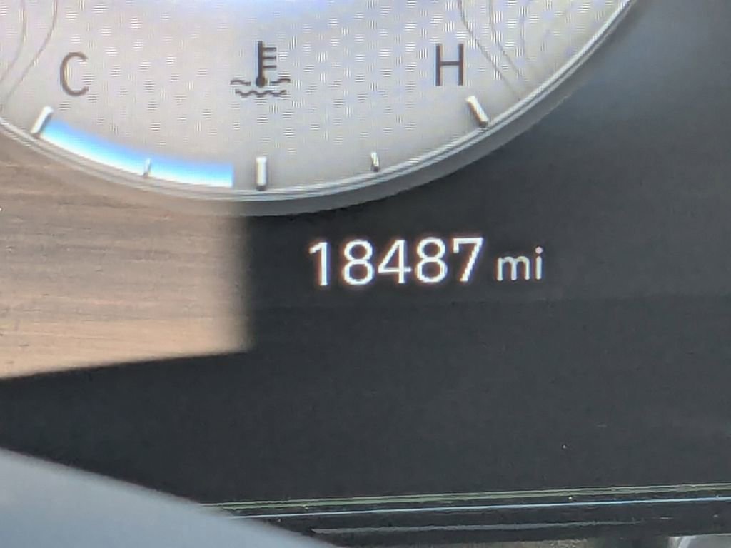 Used 2025 Hyundai Elantra Limited image 16