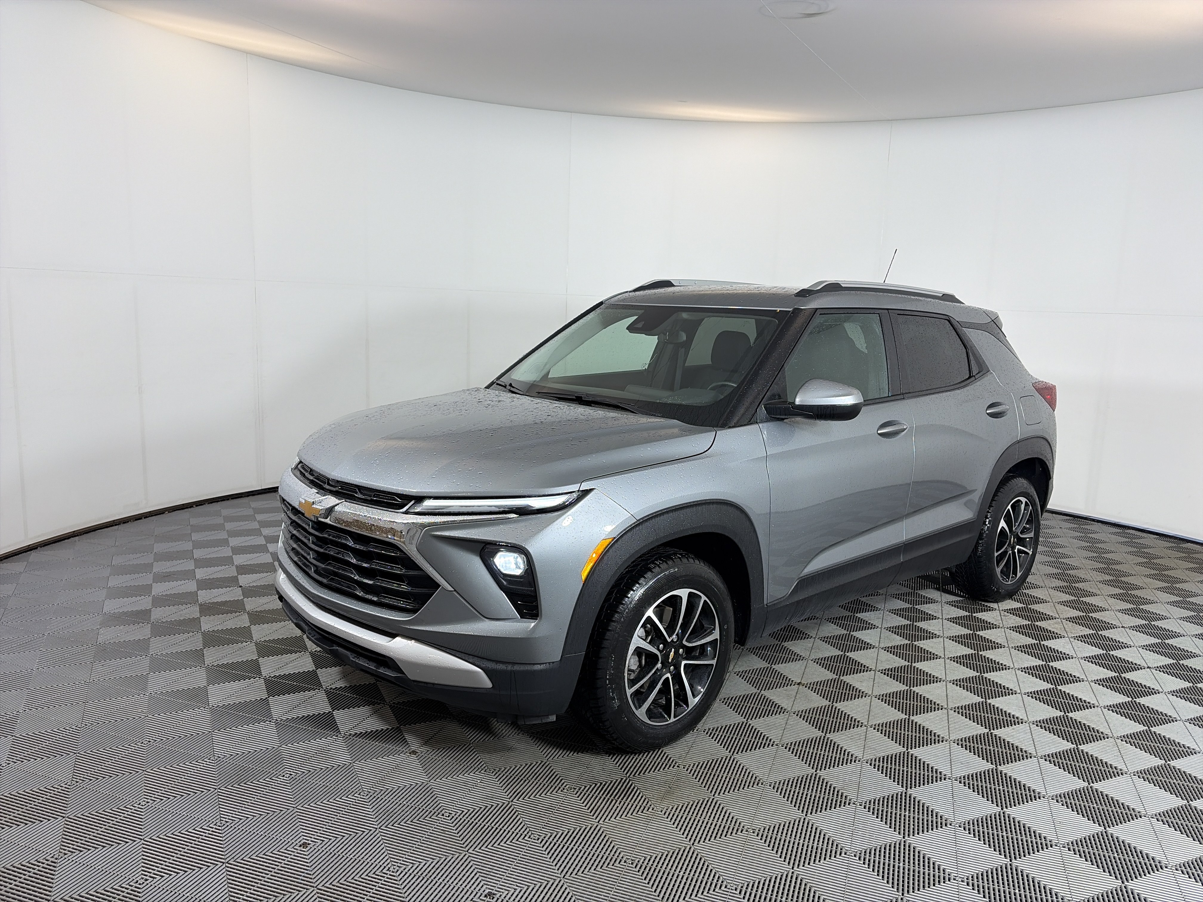 Certified 2024 Chevrolet TrailBlazer LT w/ LT Cold Weather Package FWD image 2