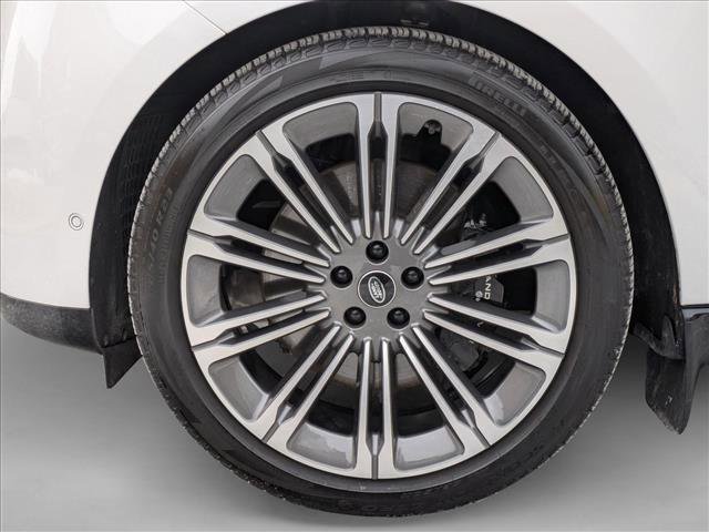 Certified 2024 Land Rover Range Rover SE image 25