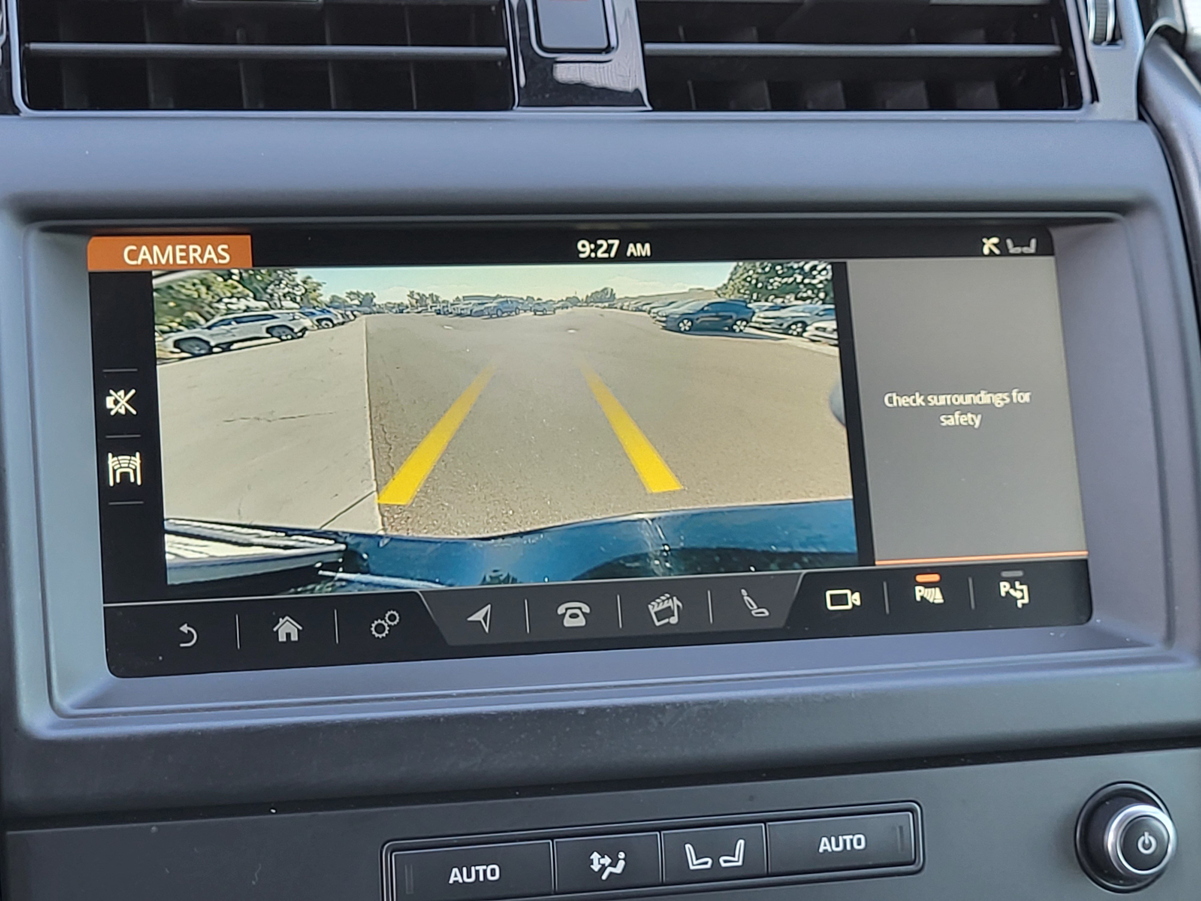 Used 2020 Land Rover Discovery Landmark AWD/4WD image 16
