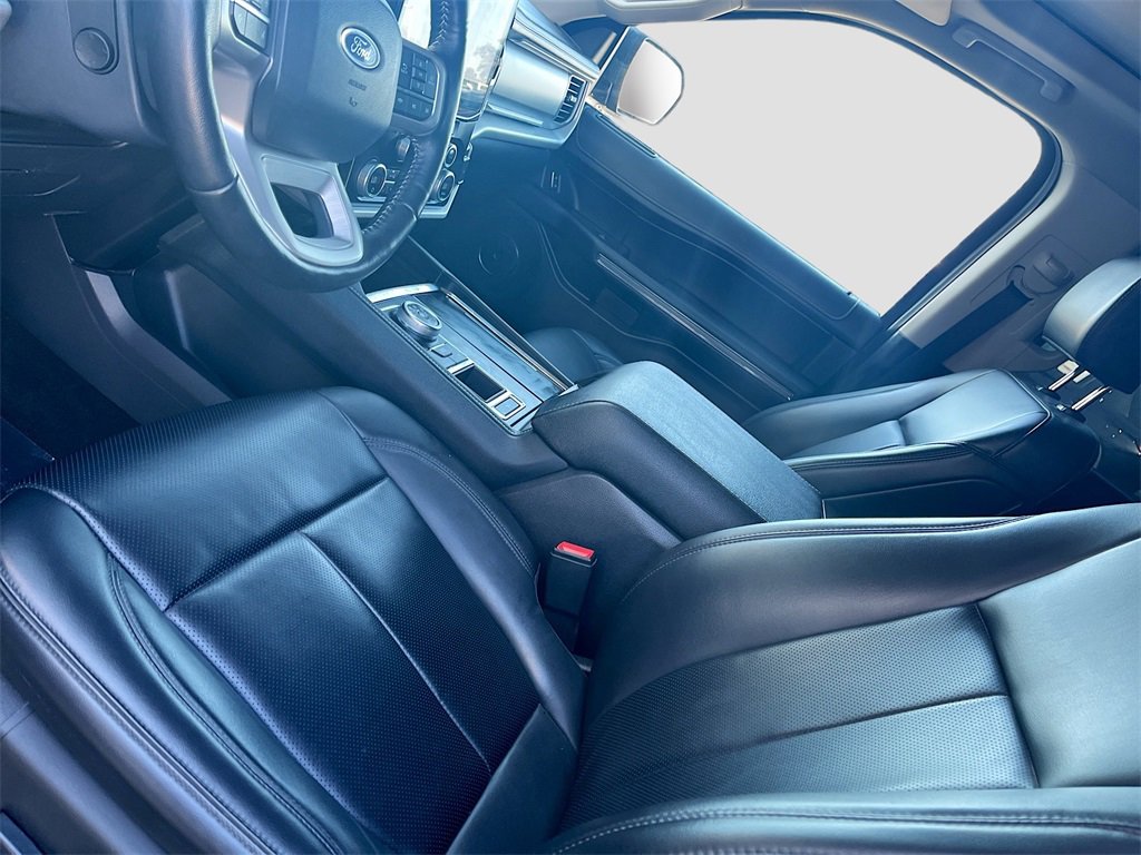 Used 2023 Ford Expedition XLT image 22