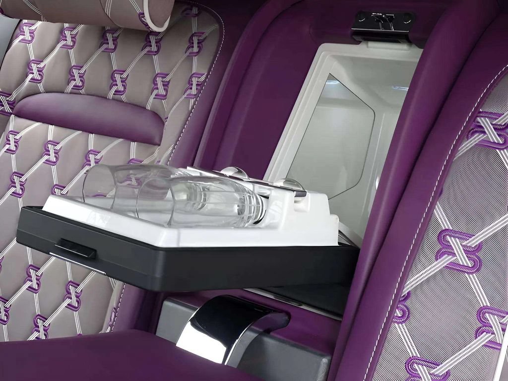 Certified 2025 Rolls-Royce Cullinan AWD/4WD image 17