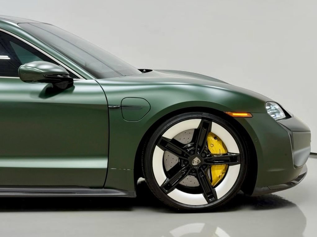 Used 2025 Porsche Taycan Turbo S w/ Premium Package AWD/4WD image 15