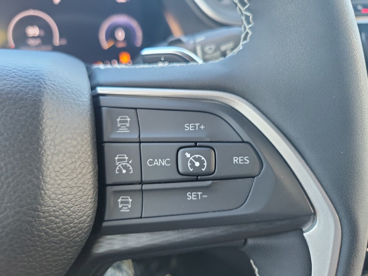 Used 2023 Jeep Grand Cherokee Altitude AWD/4WD image 22