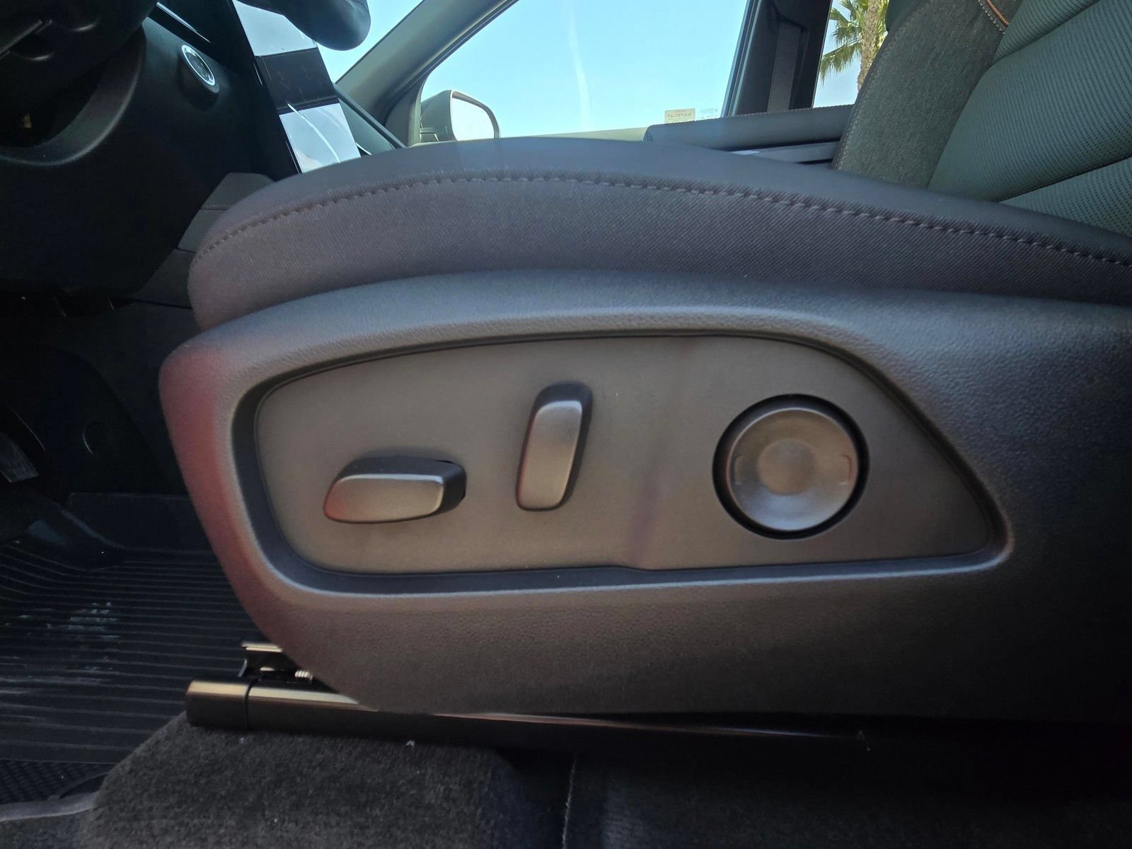 New 2027 GMC Terrain AT4 w/ Technology Package II AWD/4WD image 10