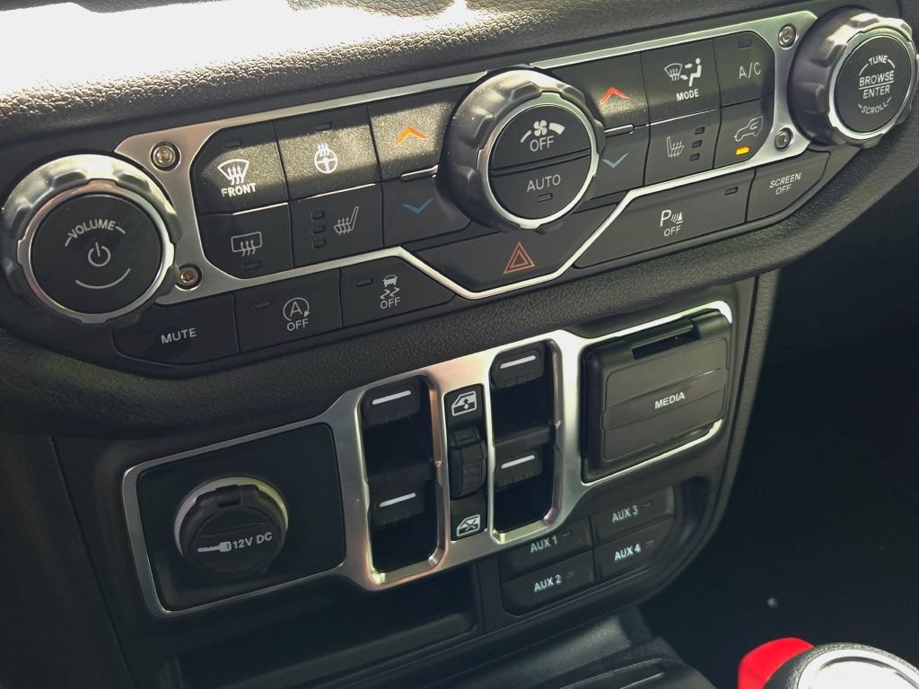Used 2025 Jeep Wrangler Unlimited Sport AWD/4WD image 28