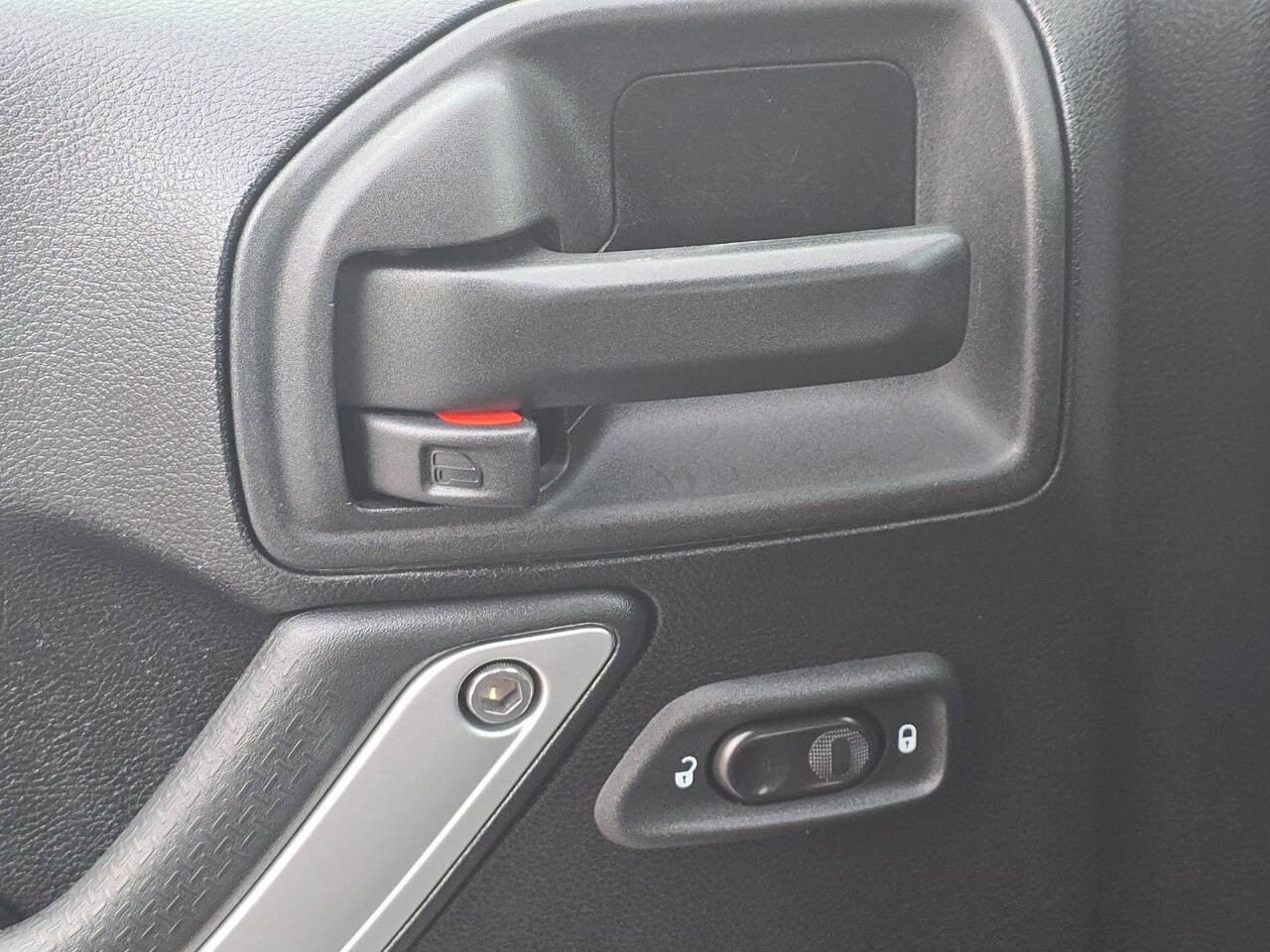 Used 2014 Jeep Wrangler Unlimited Sahara w/ Connectivity Group image 25