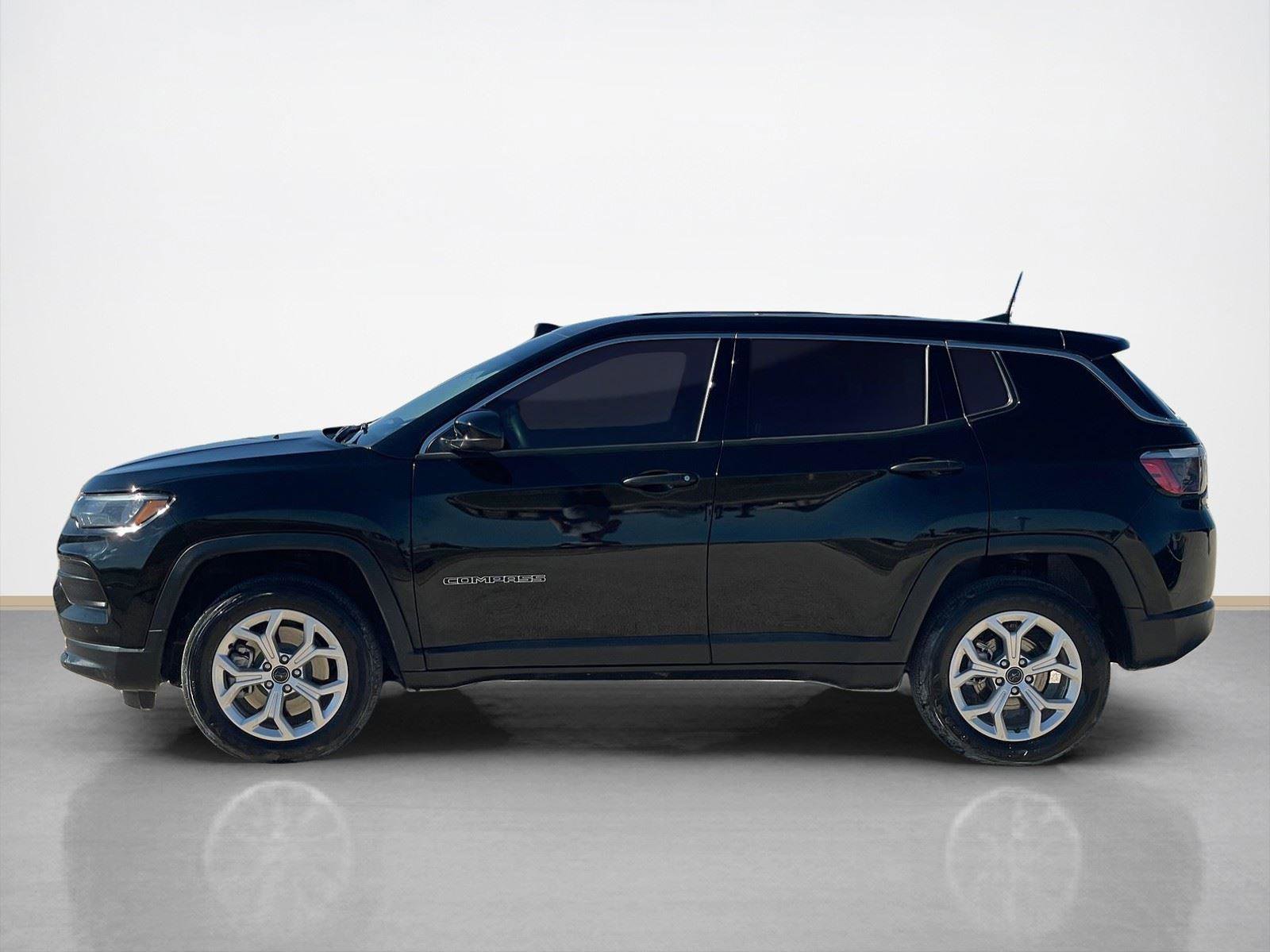 Used 2025 Jeep Compass Sport image 4