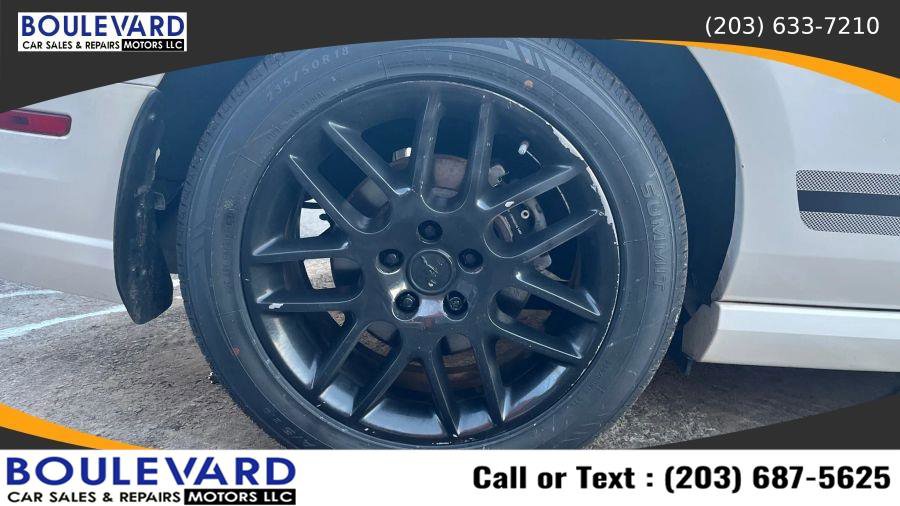 Used 2013 Ford Mustang Premium image 23