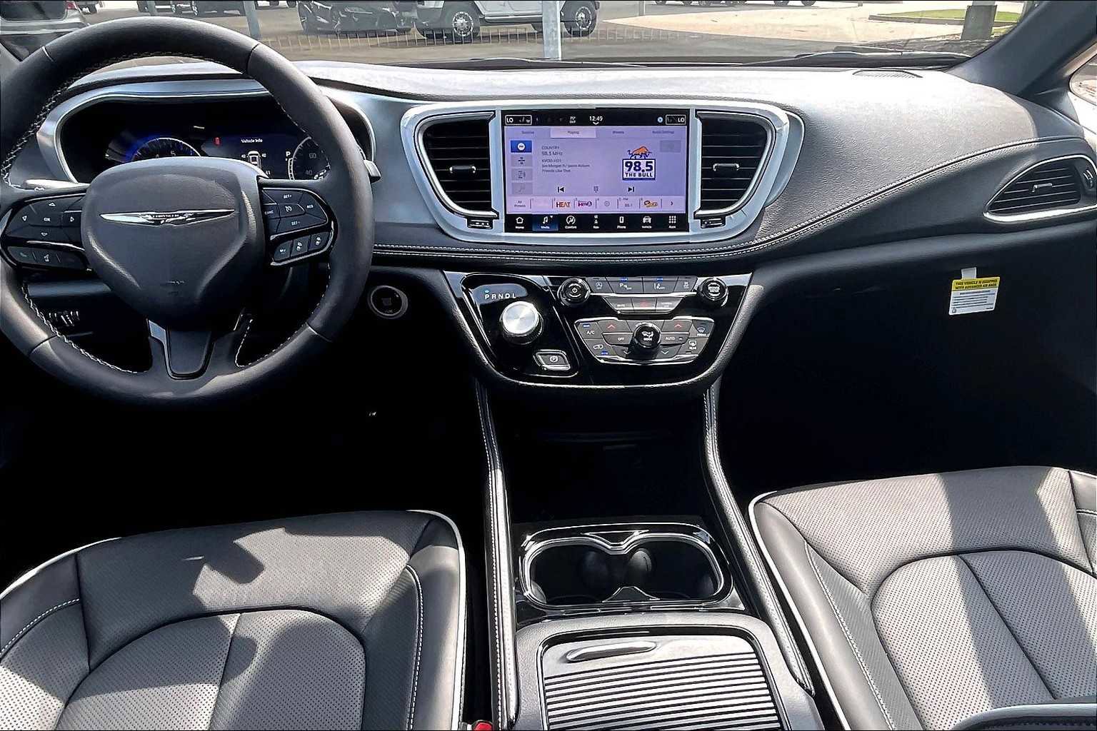 New 2026 Chrysler Pacifica Limited w/ S Appearance Package image 5