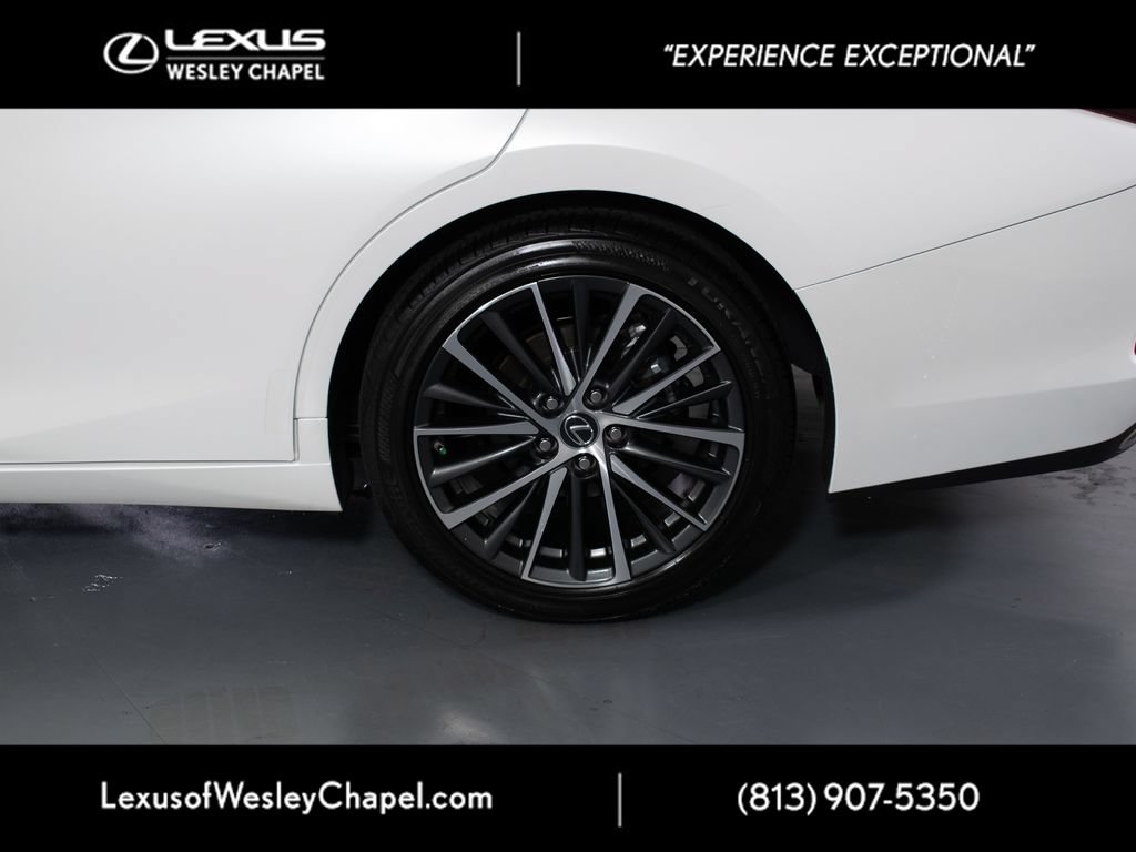 Used 2025 Lexus ES 350 w/ Premium Package FWD image 11