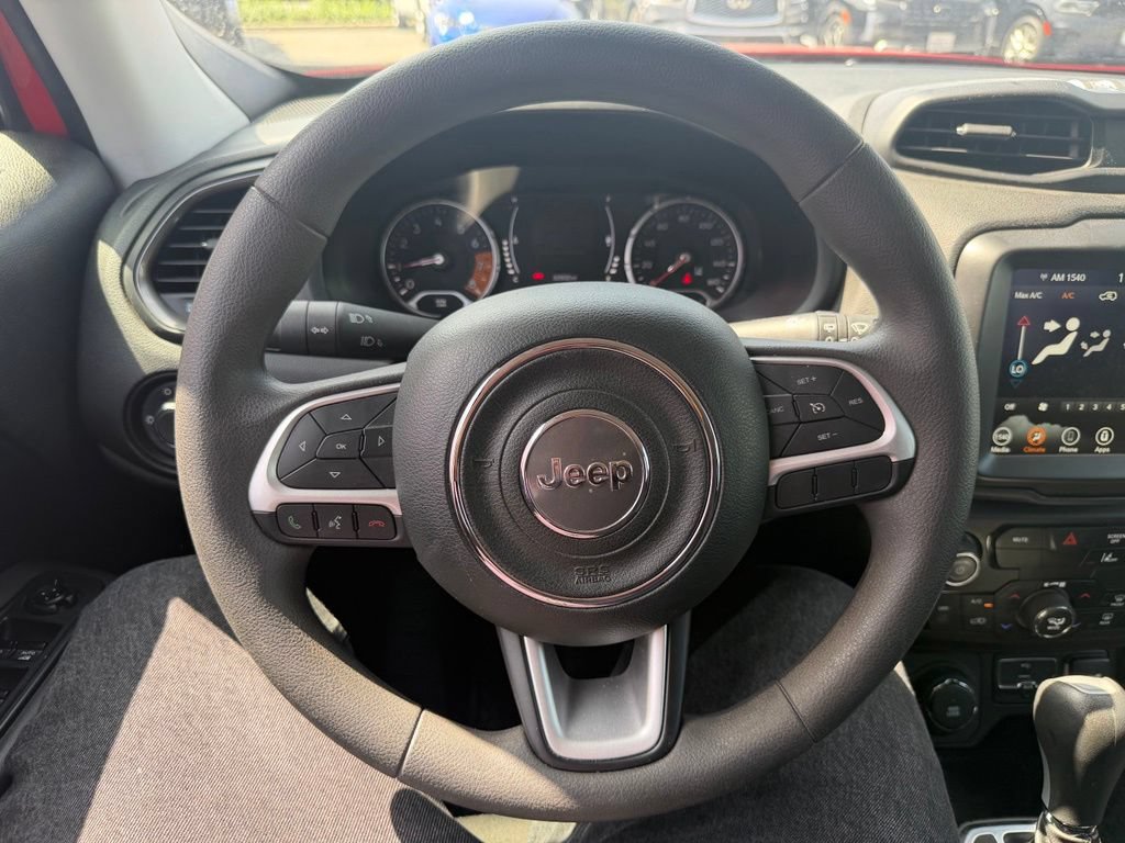 Used 2023 Jeep Renegade Latitude AWD/4WD image 4