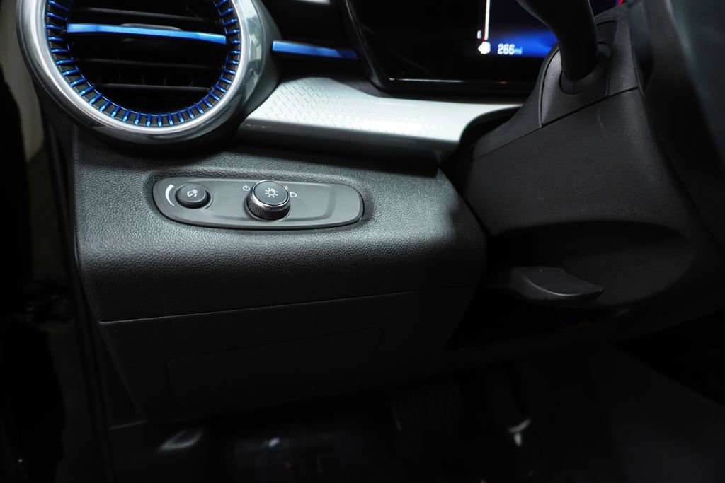 Used 2024 Chevrolet Trax LT w/ Sunroof Package FWD image 24