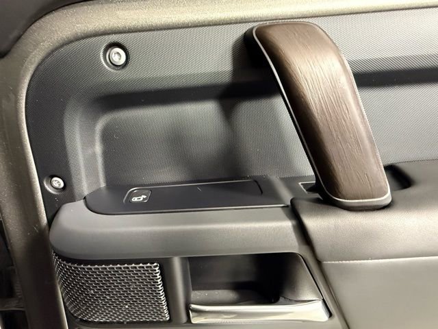 Used 2021 Land Rover Defender 110 X image 23