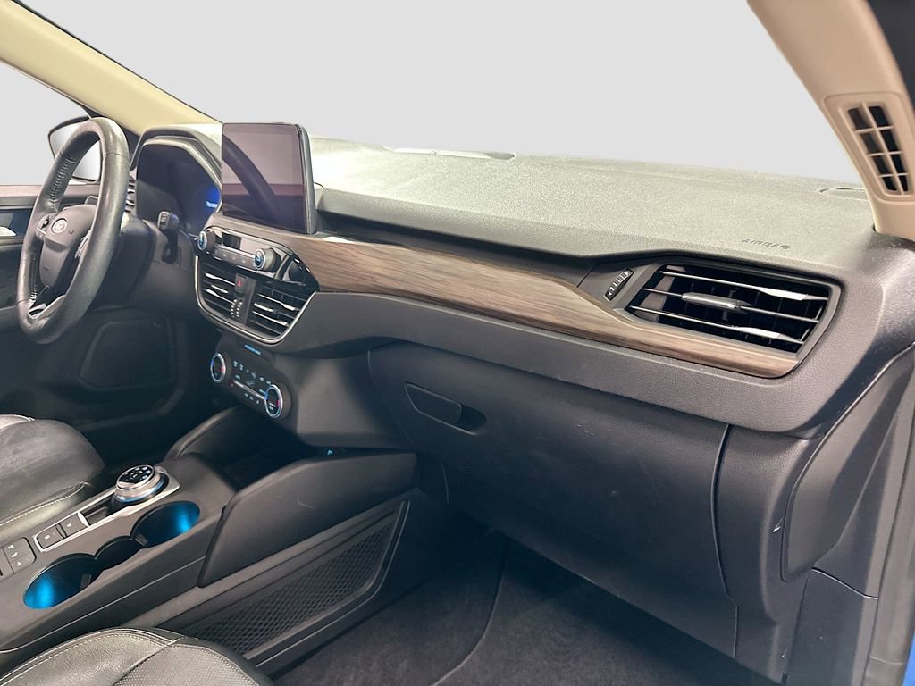 Used 2020 Ford Escape Titanium image 30