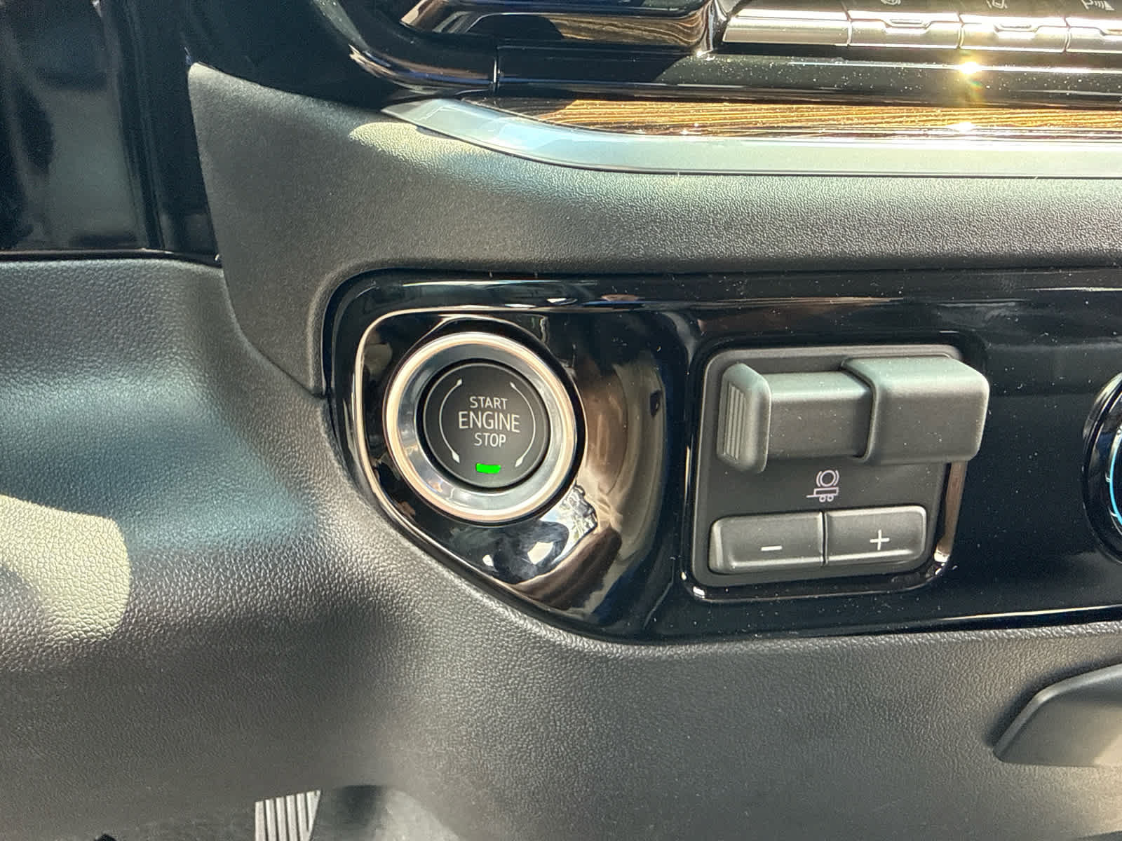 New 2026 GMC Sierra 3500 SLE w/ Preferred Package AWD/4WD image 24
