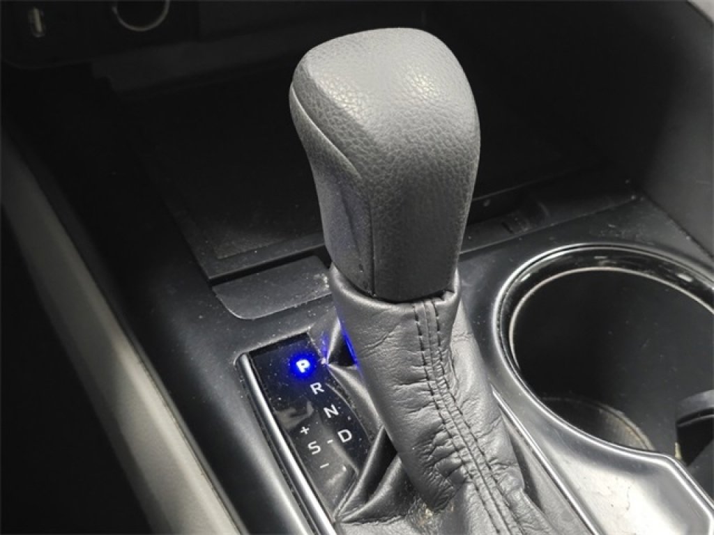 Used 2019 Toyota Camry LE image 25