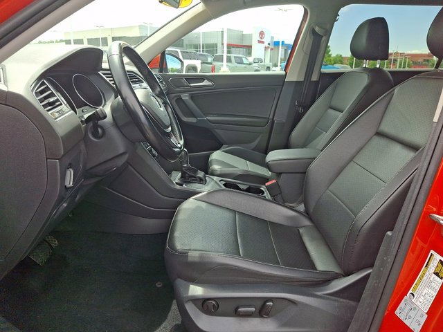Used 2018 Volkswagen Tiguan SE w/ 18" Alloy Wheels Package FWD image 13