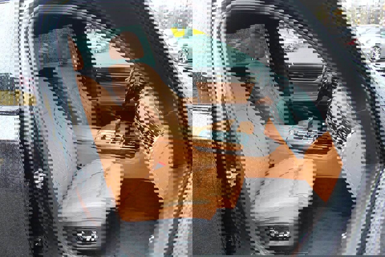 Used 2019 BMW 750i image 19