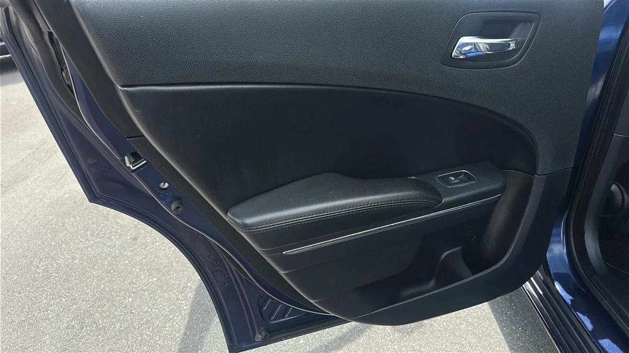 Used 2014 Dodge Charger SE RWD image 19