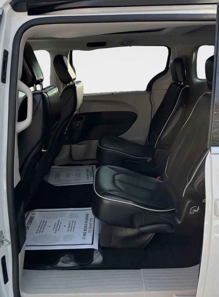 Used 2024 Chrysler Pacifica Limited image 13