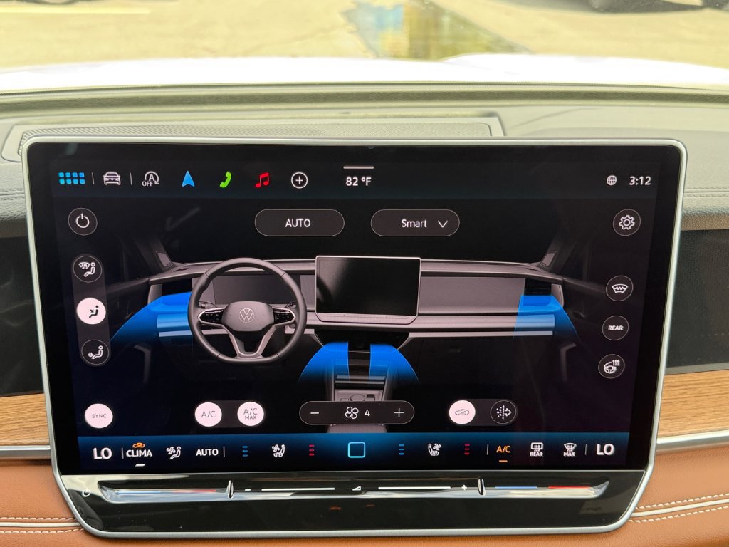 New 2026 Volkswagen Tiguan SEL R-Line AWD/4WD image 16