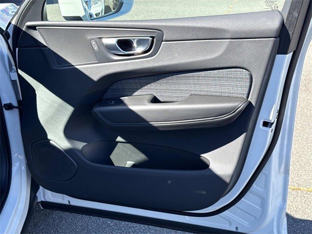 Used 2022 Volvo XC60 T8 Inscription Expression image 8