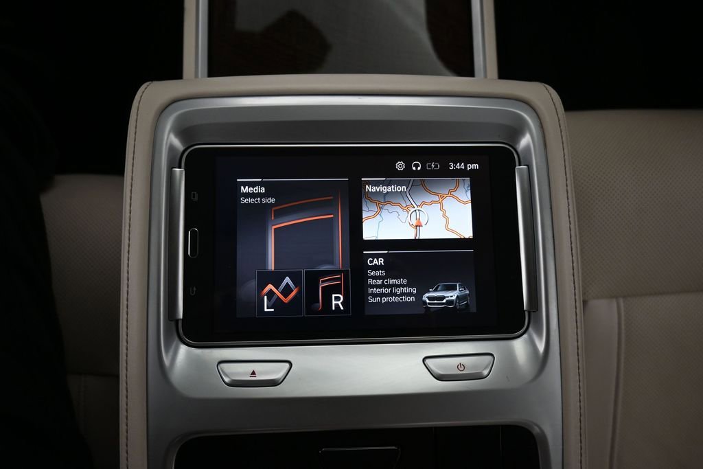 Used 2022 BMW 750i xDrive AWD/4WD image 24