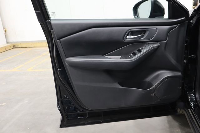 Used 2024 Nissan Rogue SV image 16