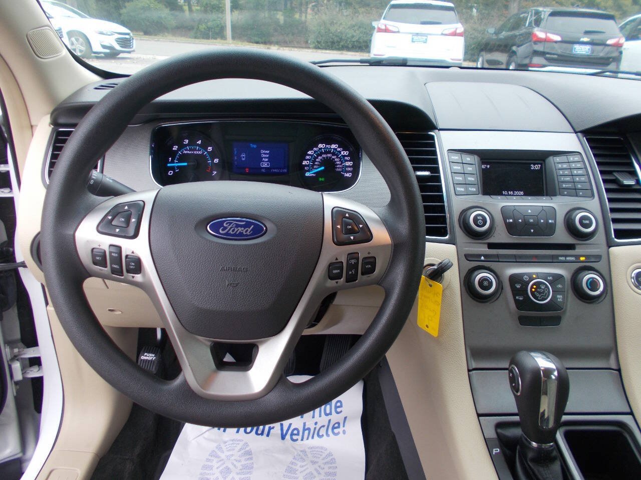 Used 2016 Ford Taurus SE FWD image 7