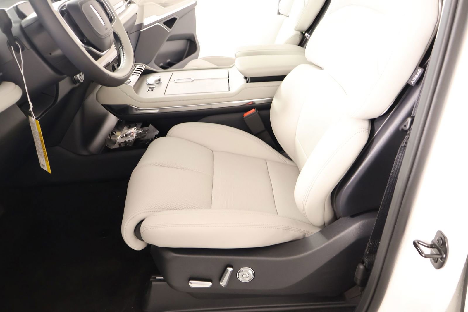 New 2026 Lincoln Navigator Premiere AWD/4WD image 11