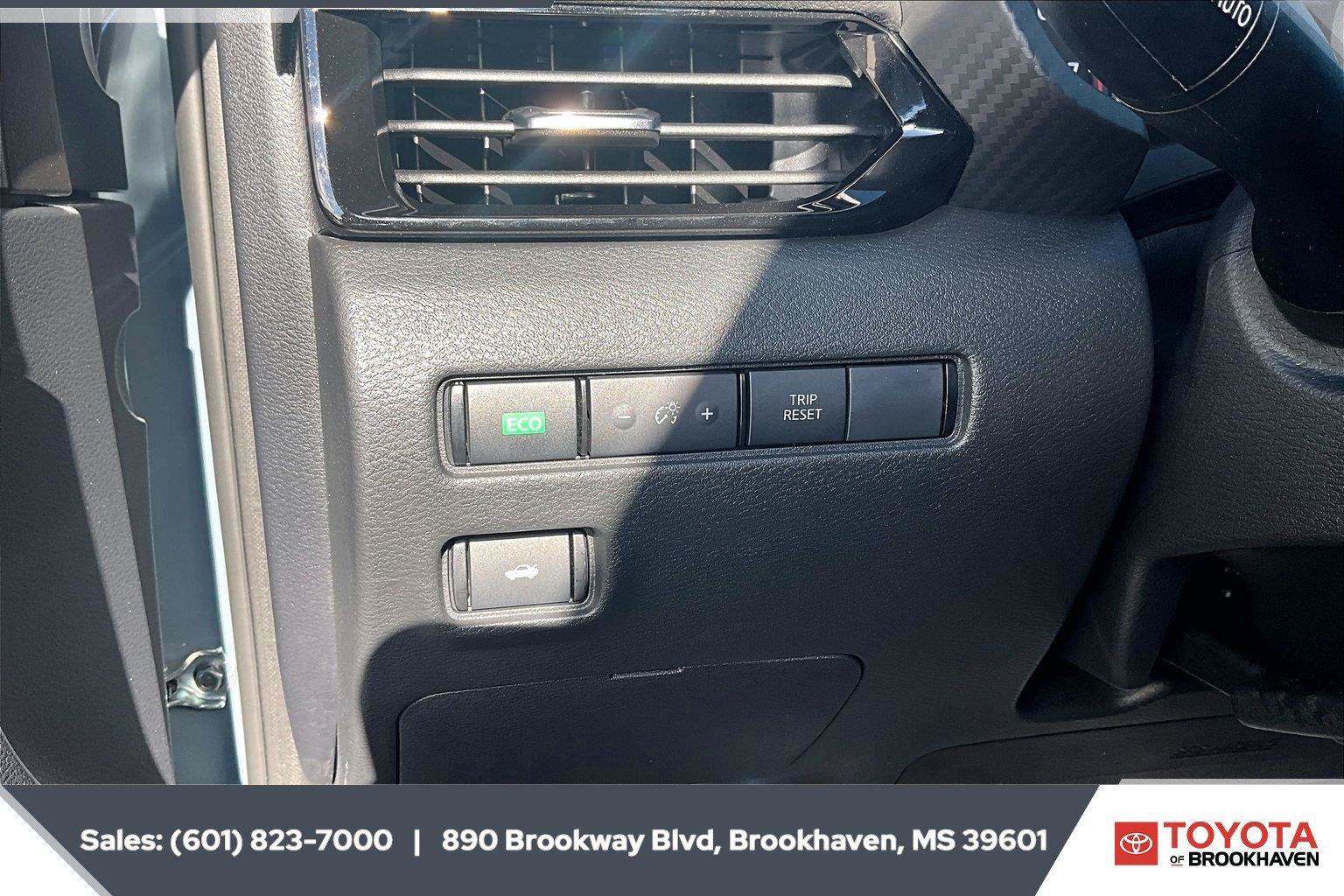 Used 2025 Nissan Sentra SV FWD image 22