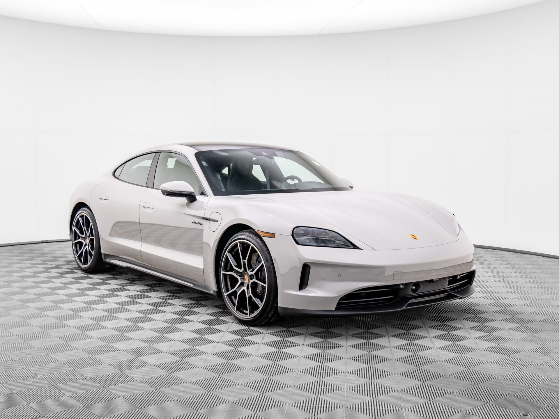 New 2025 Porsche Taycan image 6