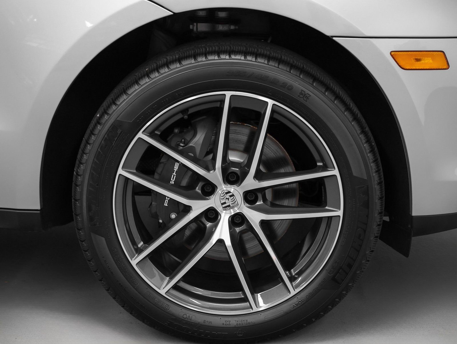 Certified 2025 Porsche Macan image 15