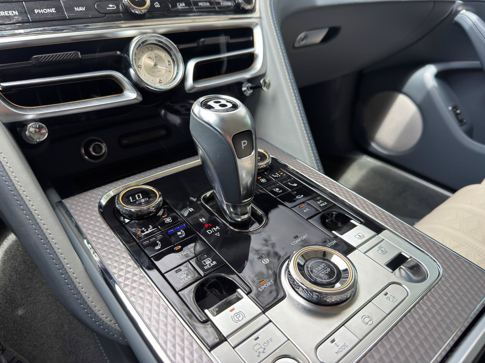 Used 2025 Bentley Flying Spur Plug-In Hybrid AWD/4WD image 19