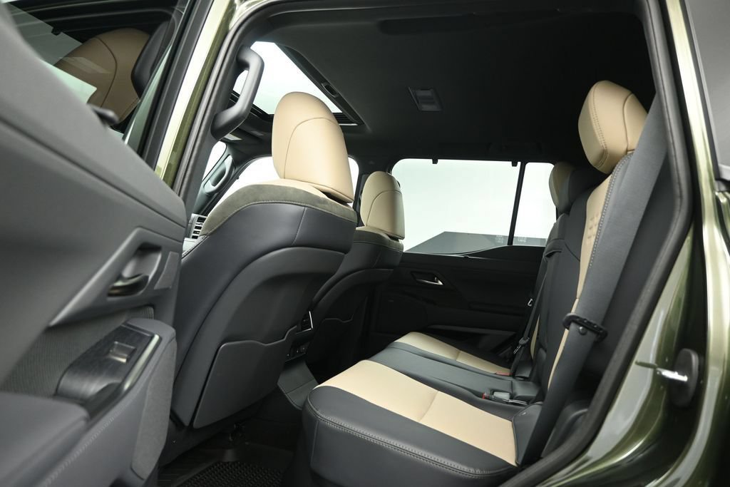 Used 2025 Lexus GX 550 w/ Accessory Package (CT) AWD/4WD image 18