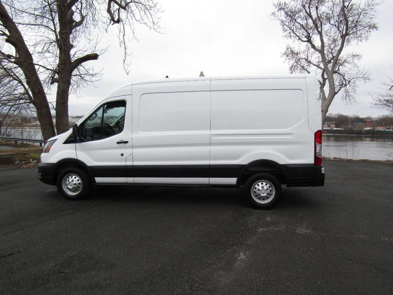 Used 2025 Ford Transit 250 250 AWD 3dr LWB Medium Roof Ca image 4