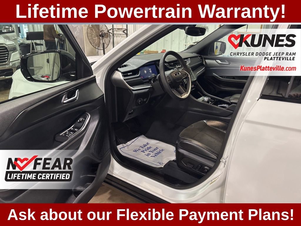 Used 2023 Jeep Grand Cherokee L Laredo image 21